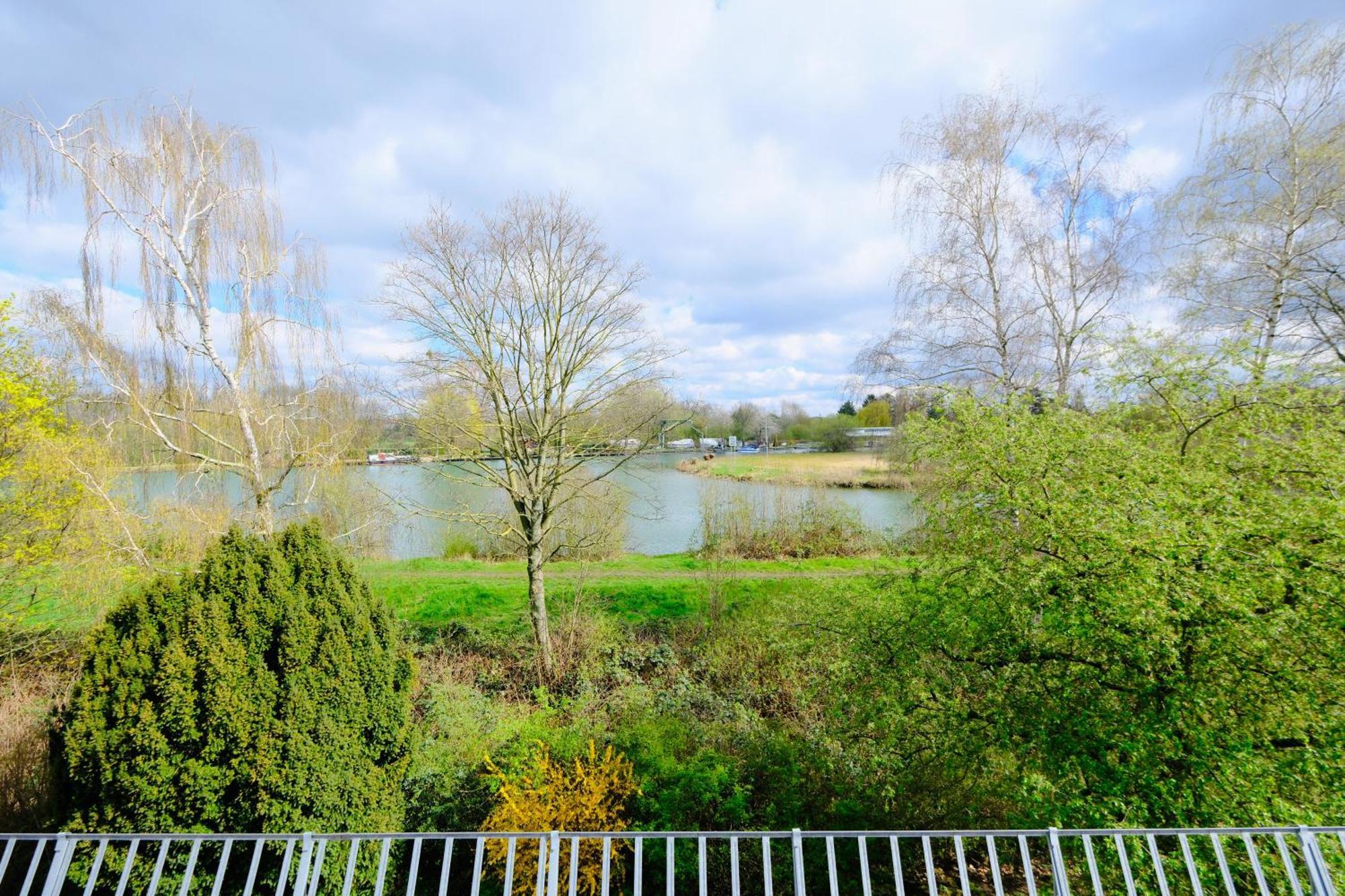 Happybnb - Stilvolles, Naturgelegenes Apartment Mit Blick Auf Den Mittellandkanal Und Die Wasserstadt Hannover - Kamin, Parken Und Spielplatz Exterior foto